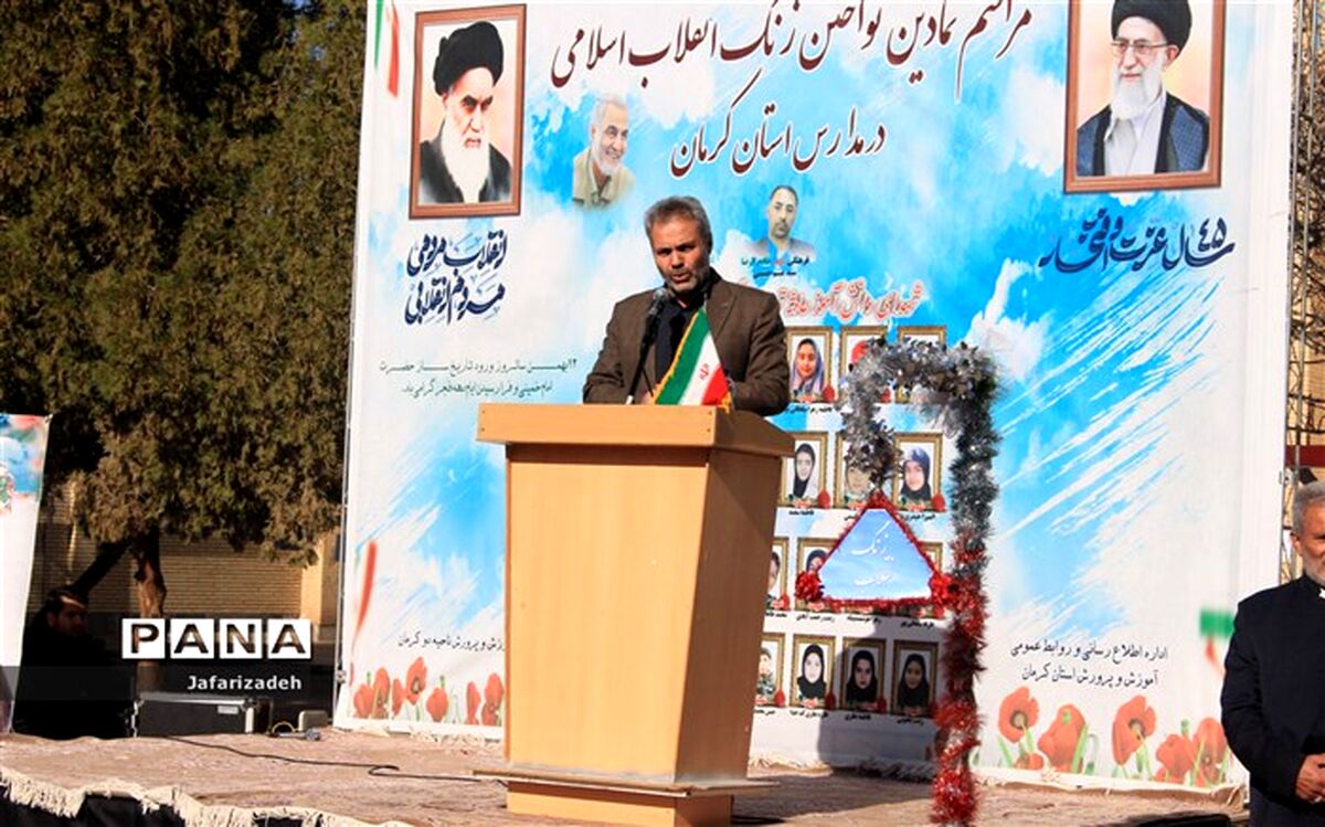 قدر این انقلاب را بدانید؛ شما دانش آموزان برکت این انقلاب هستید