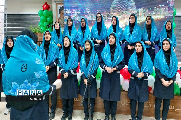 آیین گلبانگ انقلاب اسلامی در مدارس همدان