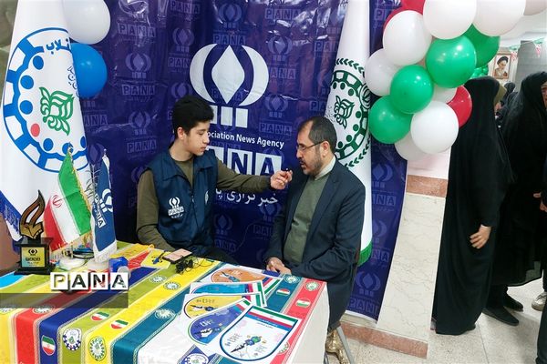 آیین گلبانگ انقلاب اسلامی در مدارس همدان