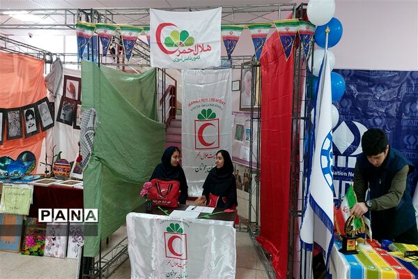 آیین گلبانگ انقلاب اسلامی در مدارس همدان