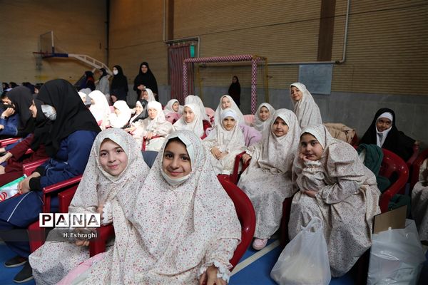 آیین نمادین استانی زنگ انقلاب در آموزشگاه سپیده ناحیه۲ شهرستان شهرکرد