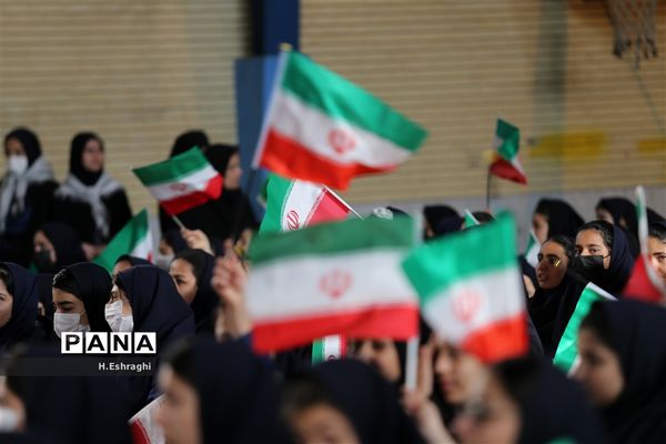 آیین نمادین استانی زنگ انقلاب در آموزشگاه سپیده ناحیه۲ شهرستان شهرکرد