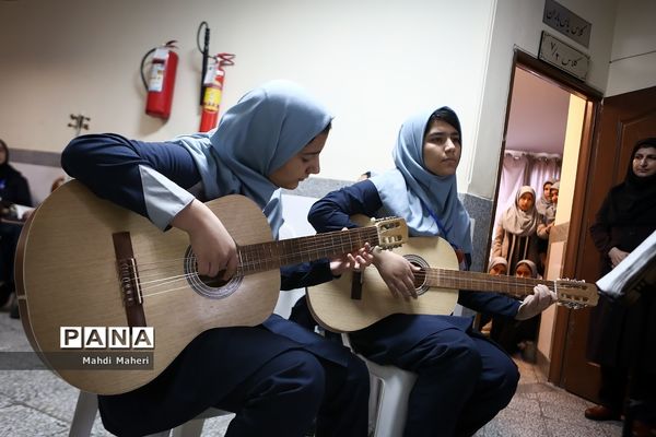 آیین نواختن گلبانگ انقلاب اسلامی با حضور وزیر آموزش و پرورش