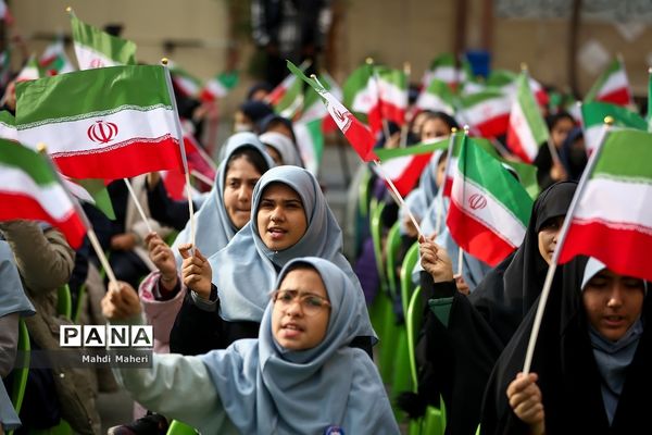 آیین نواختن گلبانگ انقلاب اسلامی با حضور وزیر آموزش و پرورش