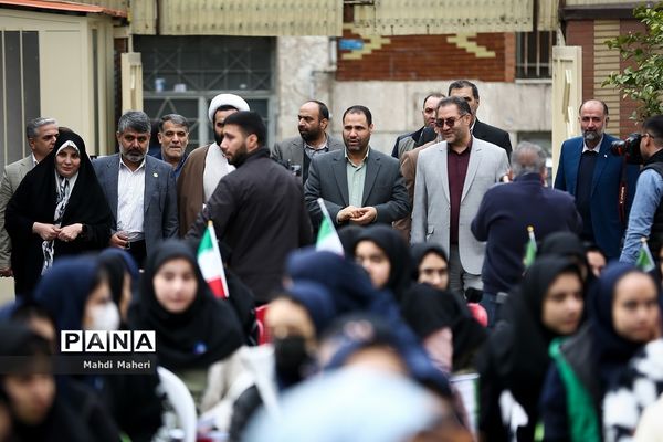 آیین نواختن گلبانگ انقلاب اسلامی با حضور وزیر آموزش و پرورش