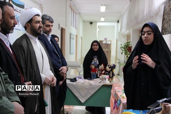 مراسم نواخته‌شدن زنگ انقلاب اسلامی و افتتاحیه نمایشگاه مدرسه انقلاب در اسلامشهر