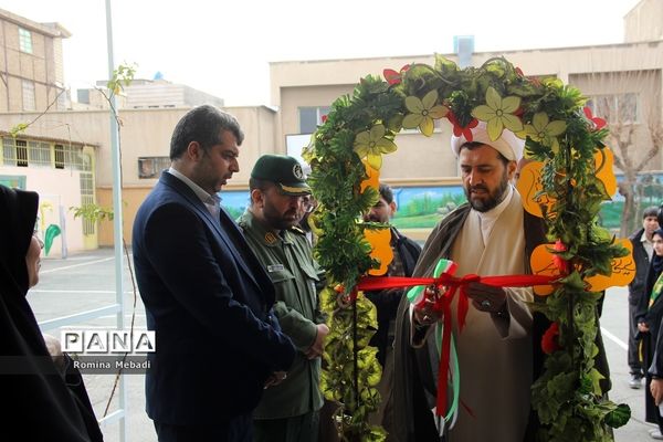 مراسم نواخته‌شدن زنگ انقلاب اسلامی و افتتاحیه نمایشگاه مدرسه انقلاب در اسلامشهر