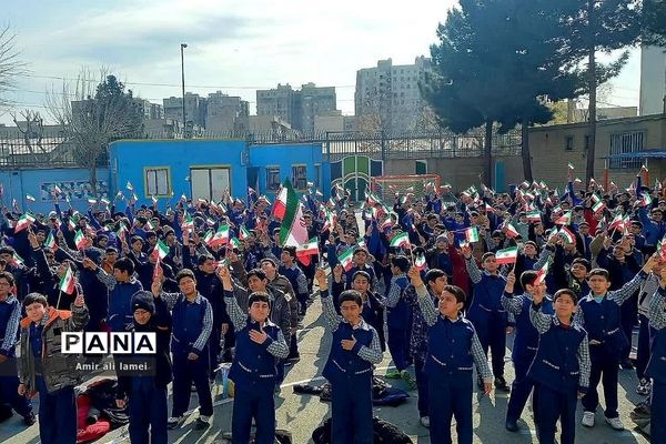 نواختن زنگ انقلاب در مدارس ناحیه 2 شهرری