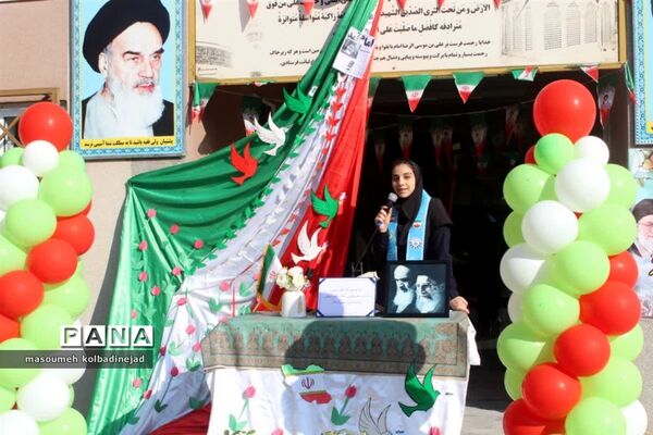 نواختن زنگ انقلاب در دبیرستان توحید گلوگاه