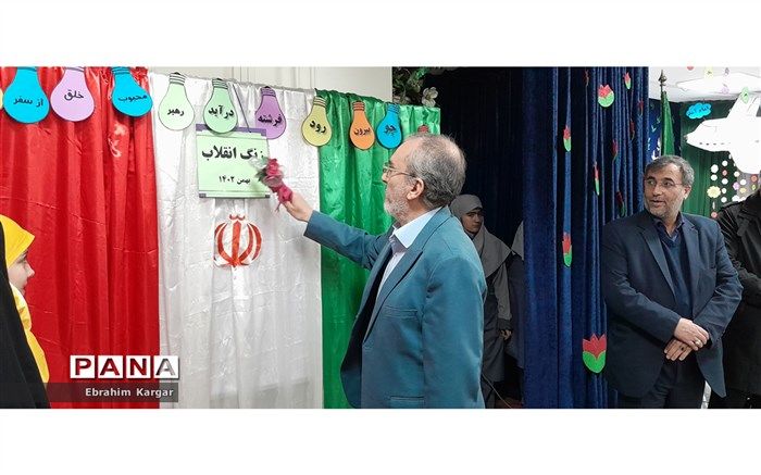 زنگ انقلاب اسلامی در تمام مدارس منطقه ۵ طنین‌انداز شد