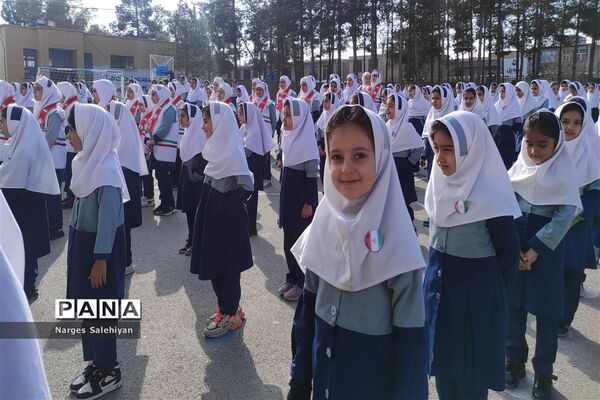 برگزاری مراسم نمادین زنگ انقلاب در منطقه امامزاده بادرود