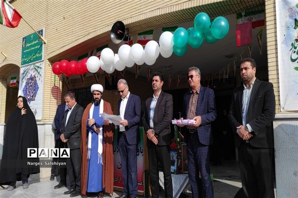 برگزاری مراسم نمادین زنگ انقلاب در منطقه امامزاده بادرود