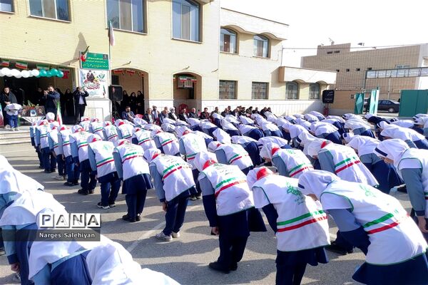 برگزاری مراسم نمادین زنگ انقلاب در منطقه امامزاده بادرود