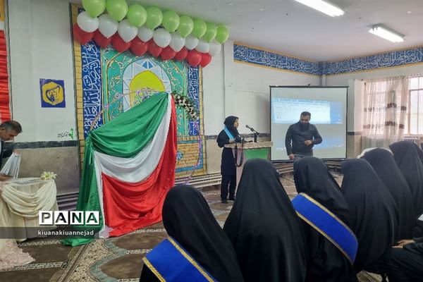 مراسم سالگرد انقلاب اسلامی و نواختن زنگ انقلاب در مدارس شهرستان فیروزکوه