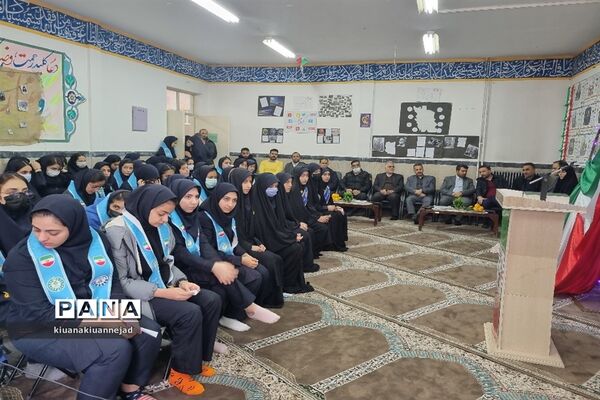 مراسم سالگرد انقلاب اسلامی و نواختن زنگ انقلاب در مدارس شهرستان فیروزکوه