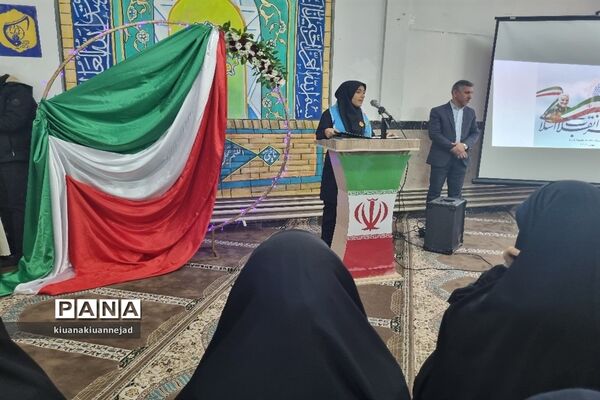 مراسم سالگرد انقلاب اسلامی و نواختن زنگ انقلاب در مدارس شهرستان فیروزکوه