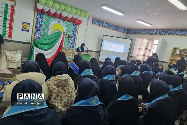 مراسم سالگرد انقلاب اسلامی و نواختن زنگ انقلاب در مدارس شهرستان فیروزکوه