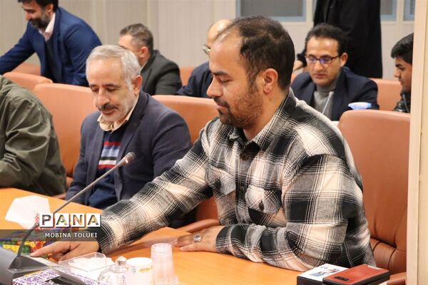 نشست صمیمی فرماندار شهرستان بهارستان با اصحاب رسانه