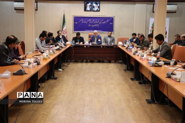 نشست صمیمی فرماندار شهرستان بهارستان با اصحاب رسانه