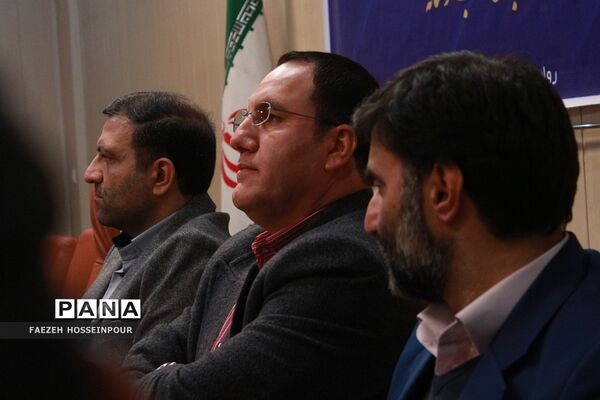 نشست صمیمی فرماندار شهرستان بهارستان با اصحاب رسانه