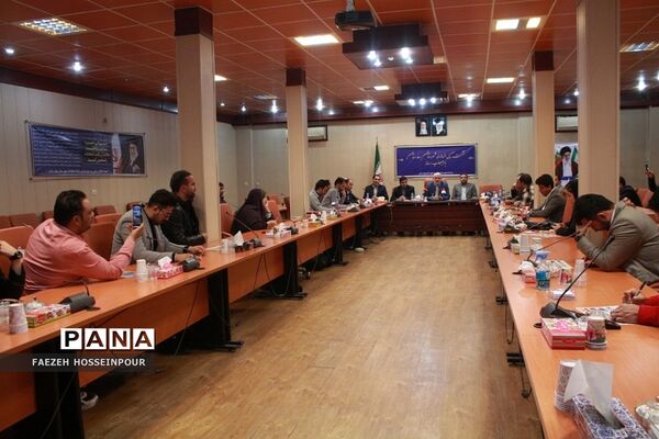 نشست صمیمی فرماندار شهرستان بهارستان با اصحاب رسانه