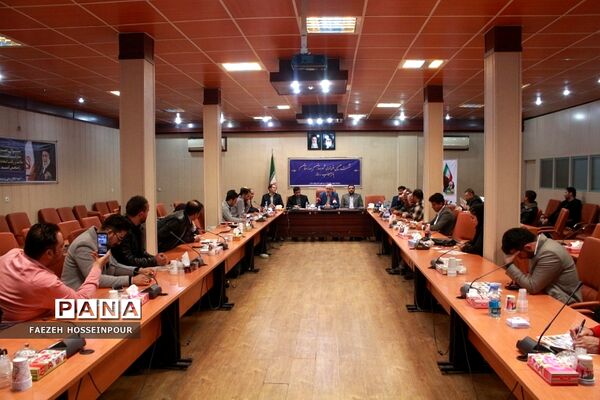 نشست صمیمی فرماندار شهرستان بهارستان با اصحاب رسانه