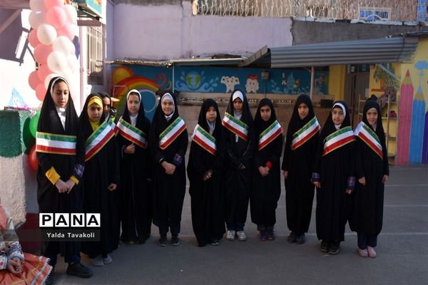 جشن انقلاب در دبستان صفورا مشهد