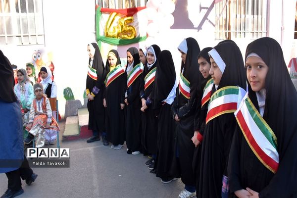 جشن انقلاب در دبستان صفورا مشهد