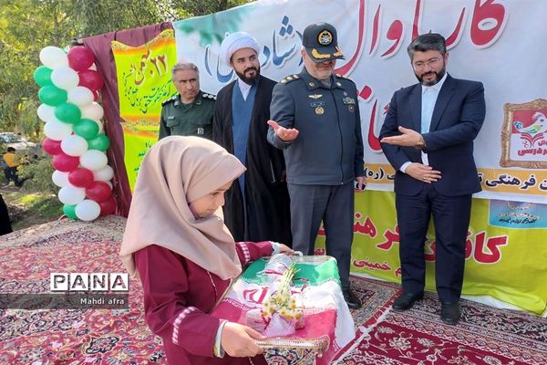 نواختن زنگ انقلاب اسلامی در مدارس شهرستان بهبهان