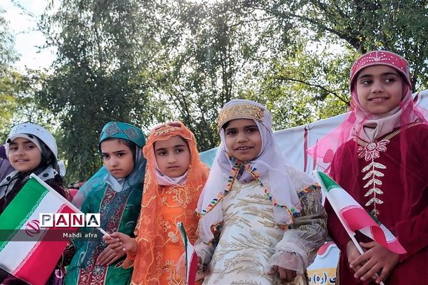 نواختن زنگ انقلاب اسلامی در مدارس شهرستان بهبهان