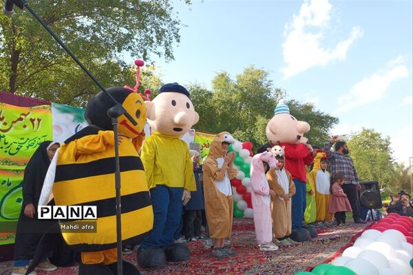 شادی پیمایی تئاتر درسی به مناسبت دهه فجر در بهبهان