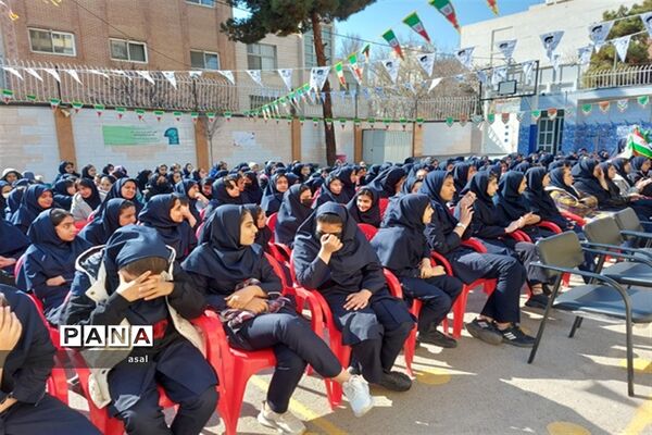 نواخته شدن زنگ انقلاب در دبیرستان دخترانه  خدیجه کبری( س)