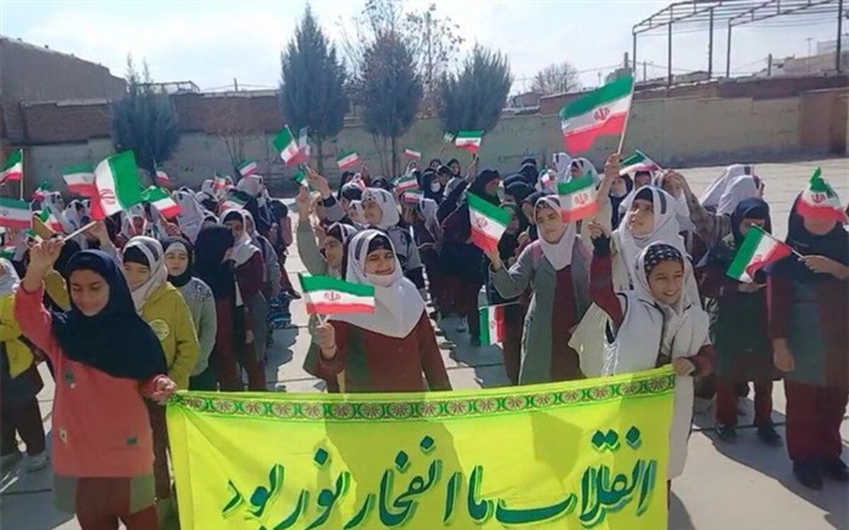 زنگ انقلاب در مدارس شهرستان کوهدشت نواخته شد
