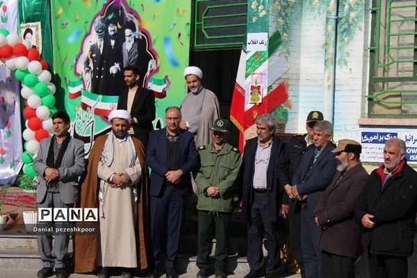 آیین نواختن زنگ انقلاب در مدارس شهرستان گلبهار