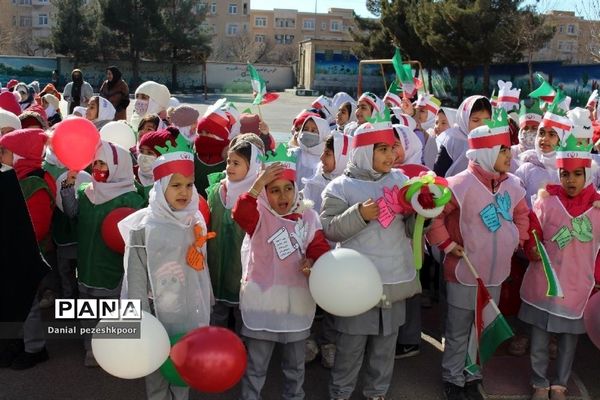 آیین نواختن زنگ انقلاب در مدارس شهرستان گلبهار
