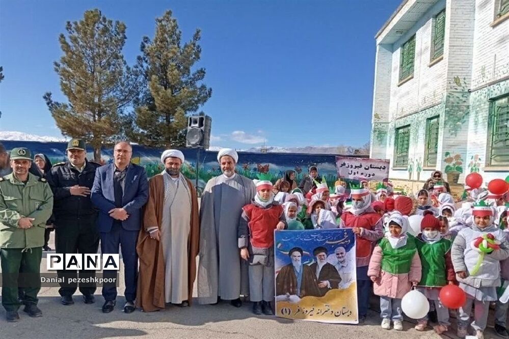 آیین نواختن زنگ انقلاب در مدارس شهرستان گلبهار