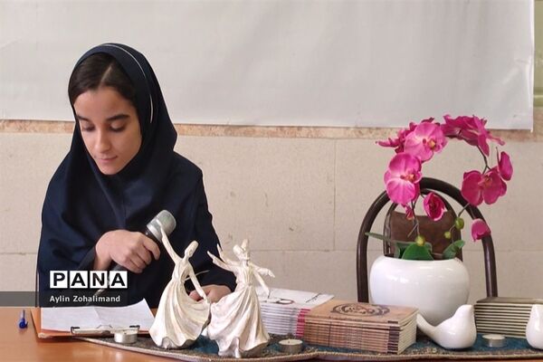 نشست ادبی در دبیرستان شاهد کوثر شهرستان رباط کریم