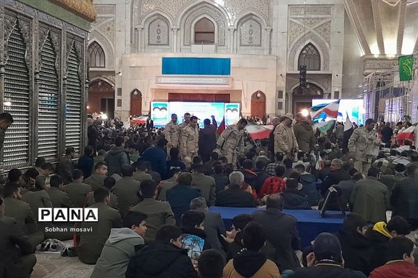 حضور دانش‌آموزان ناحیه دو شهرری در مرقد امام خمینی(ره) به مناسبت آغاز دهه مبارک فجر