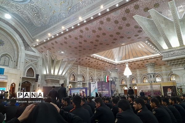 حضور دانش‌آموزان ناحیه دو شهرری در مرقد امام خمینی(ره) به مناسبت آغاز دهه مبارک فجر