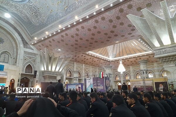 حضور دانش‌آموزان ناحیه دو شهرری در مرقد امام خمینی(ره) به مناسبت آغاز دهه مبارک فجر