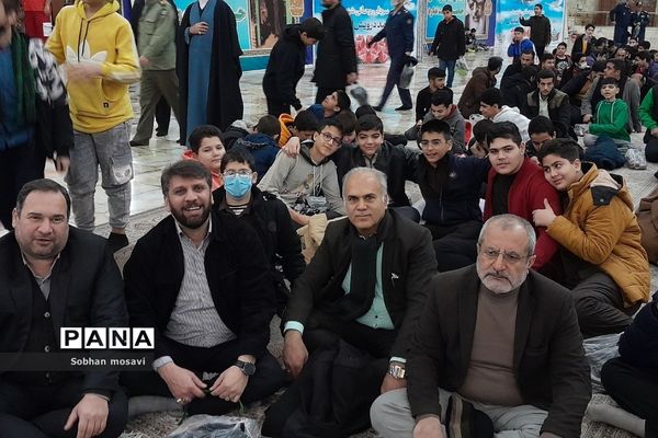 حضور دانش‌آموزان ناحیه دو شهرری در مرقد امام خمینی(ره) به مناسبت آغاز دهه مبارک فجر