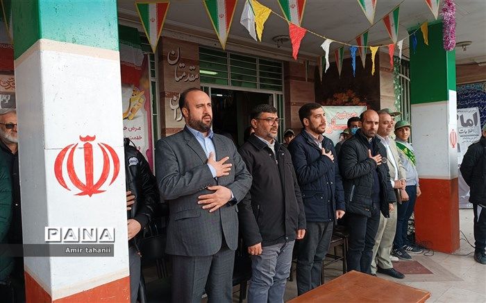 انقلاب اسلامی دستاوردهای خوبی برای کشور داشت