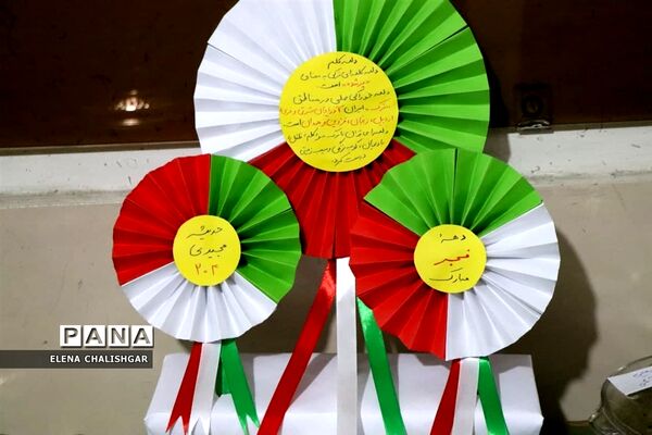 کیک 45 سالگی انقلاب در ناحیه یک بهارستان بریده شد