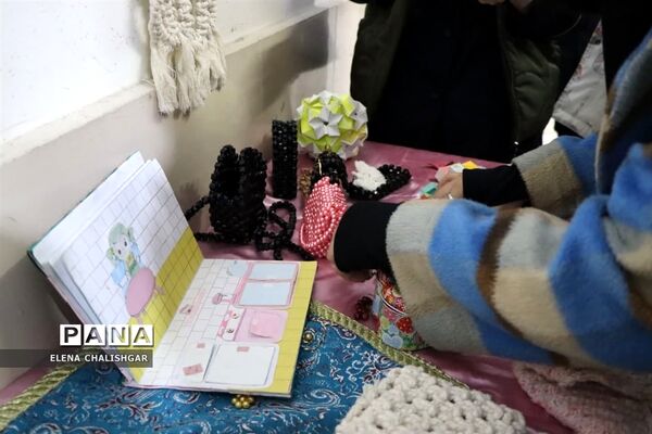 کیک 45 سالگی انقلاب در ناحیه یک بهارستان بریده شد