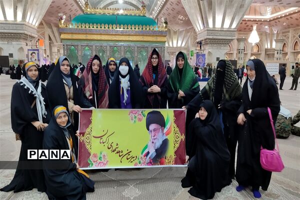 تجدید میثاق دانش آموزان و فرهنگیان منطقه ۵ با امام و آرمان‌های انقلاب