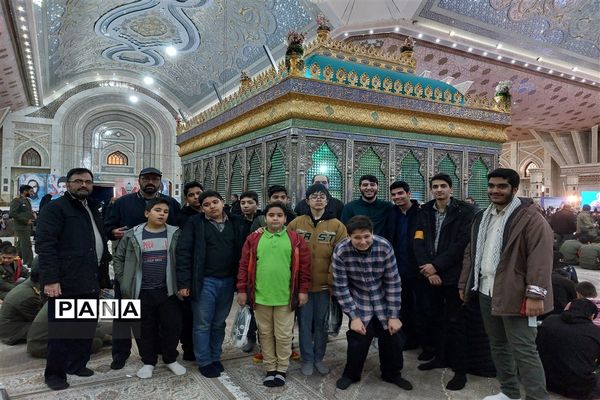 تجدید میثاق دانش آموزان و فرهنگیان منطقه ۵ با امام و آرمان‌های انقلاب