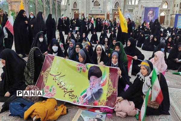 تجدید میثاق دانش آموزان و فرهنگیان منطقه ۵ با امام و آرمان‌های انقلاب