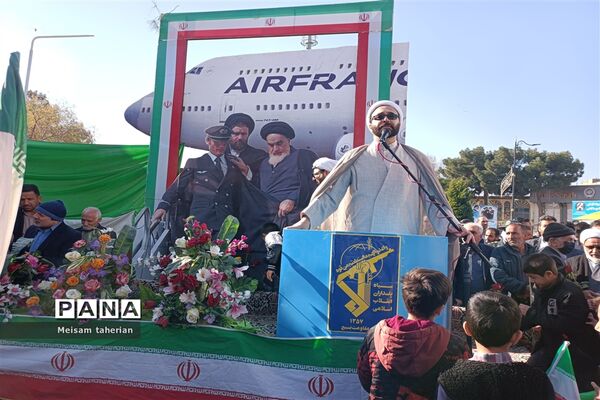 جشن سالروز ورود حضرت امام خمینی ره به میهن و گلبانگ انقلاب در کاشمر
