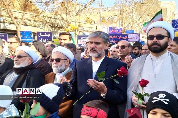 جشن سالروز ورود حضرت امام خمینی ره به میهن و گلبانگ انقلاب در کاشمر