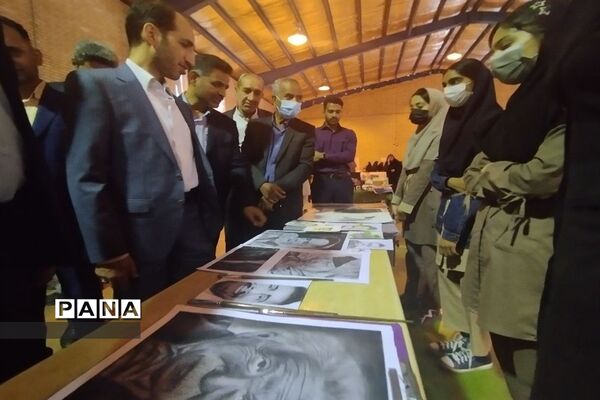 نمایشگاه دست سازه های دانش آموزان شهرستان حاجی آباد